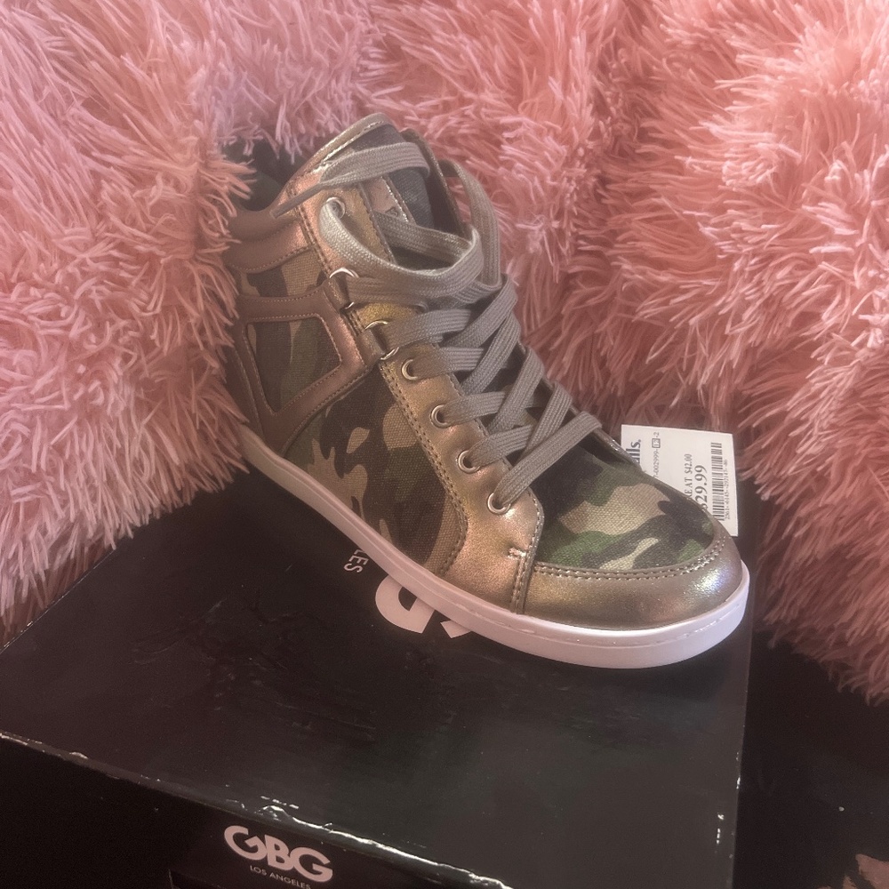 Sneakers
